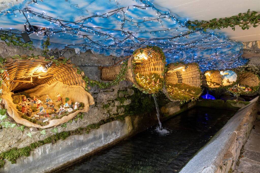 Crodo si illumina per Natale: saranno 71 i "Presepi sull'acqua" 