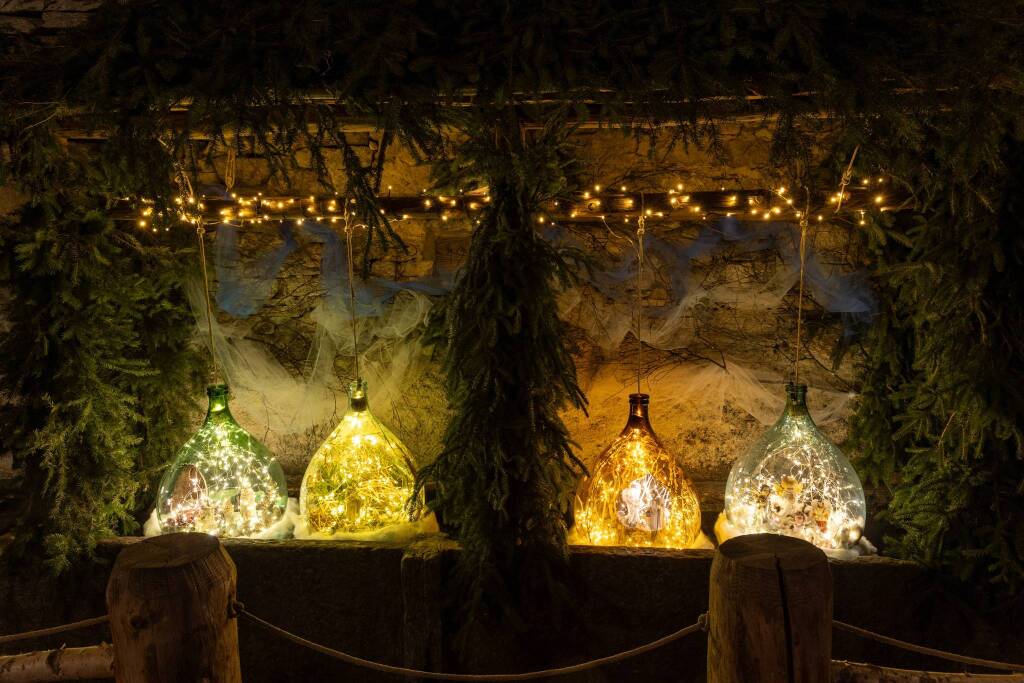 Crodo si illumina per Natale: saranno 71 i "Presepi sull'acqua" 
