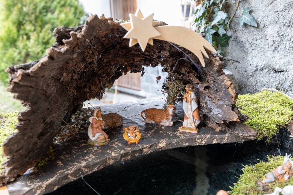 Crodo si illumina per Natale: saranno 71 i "Presepi sull'acqua" 