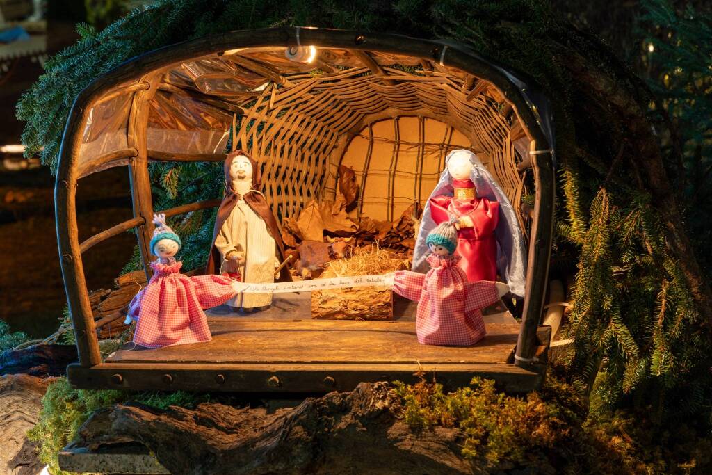 Crodo si illumina per Natale: saranno 71 i "Presepi sull'acqua" 