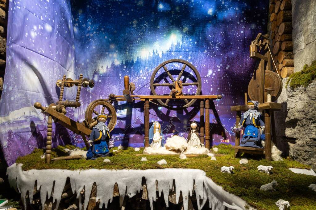 Crodo si illumina per Natale: saranno 71 i "Presepi sull'acqua" 