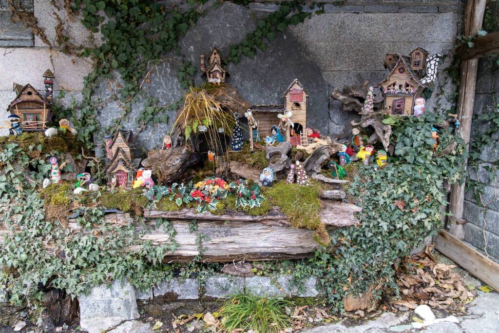 Crodo si illumina per Natale: saranno 71 i "Presepi sull'acqua" 