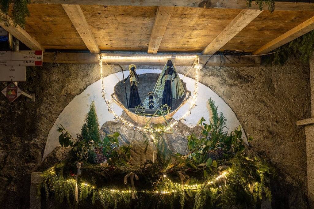 Crodo si illumina per Natale: saranno 71 i "Presepi sull'acqua" 