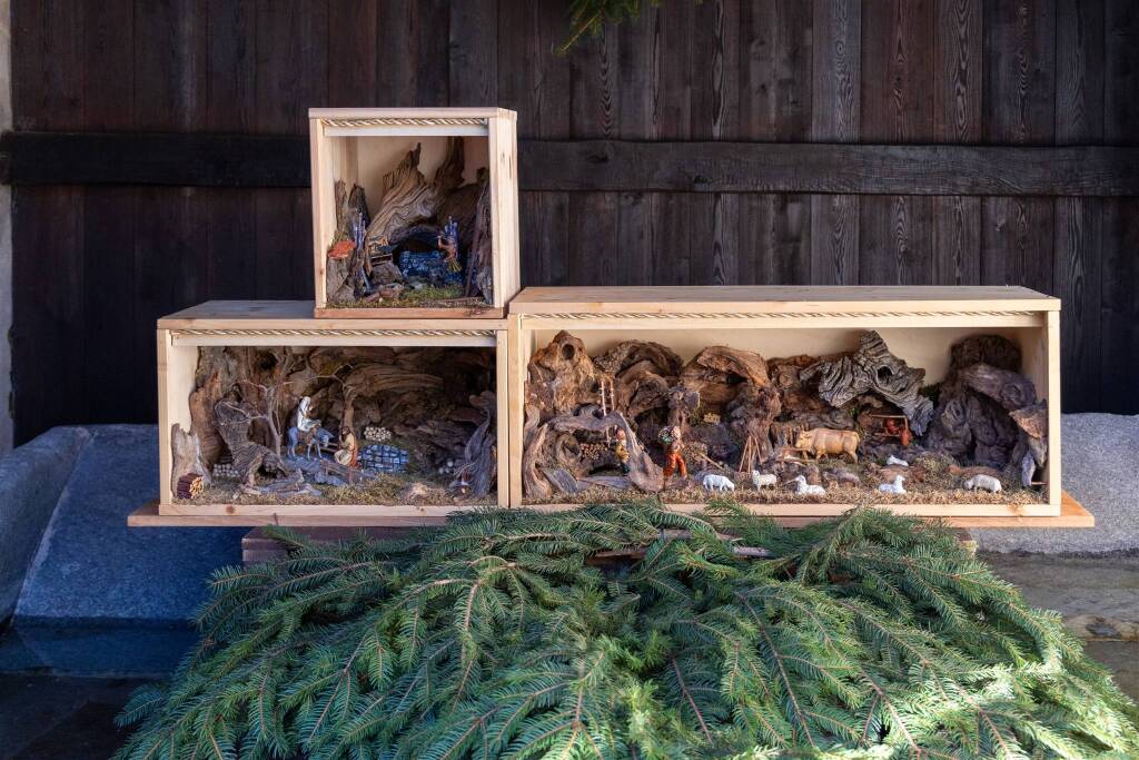 Crodo si illumina per Natale: saranno 71 i "Presepi sull'acqua" 
