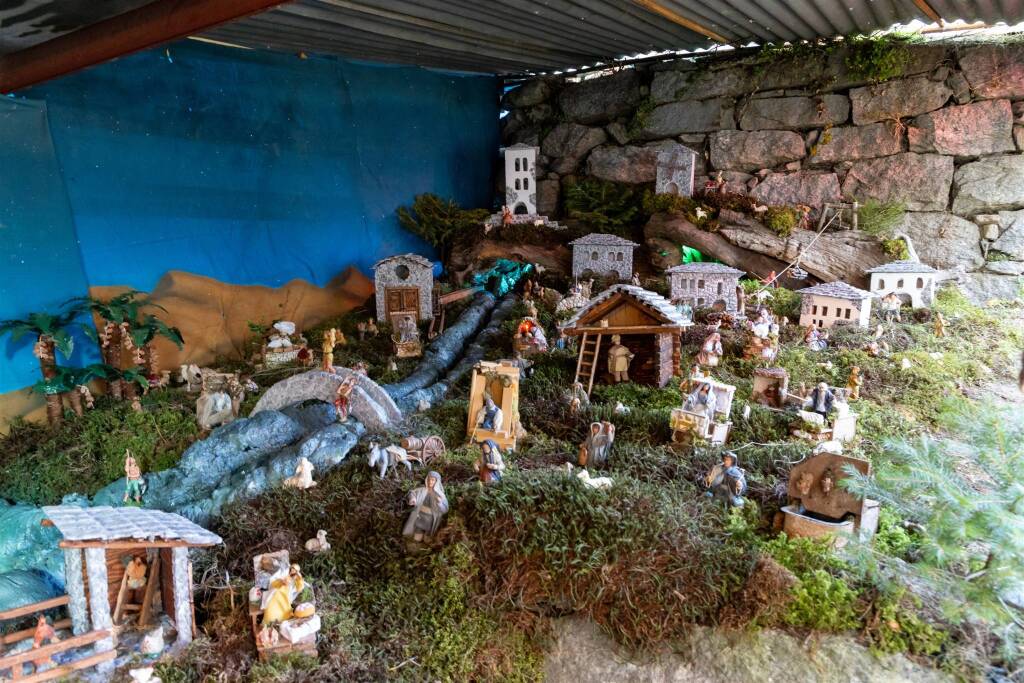 Crodo si illumina per Natale: saranno 71 i "Presepi sull'acqua" 