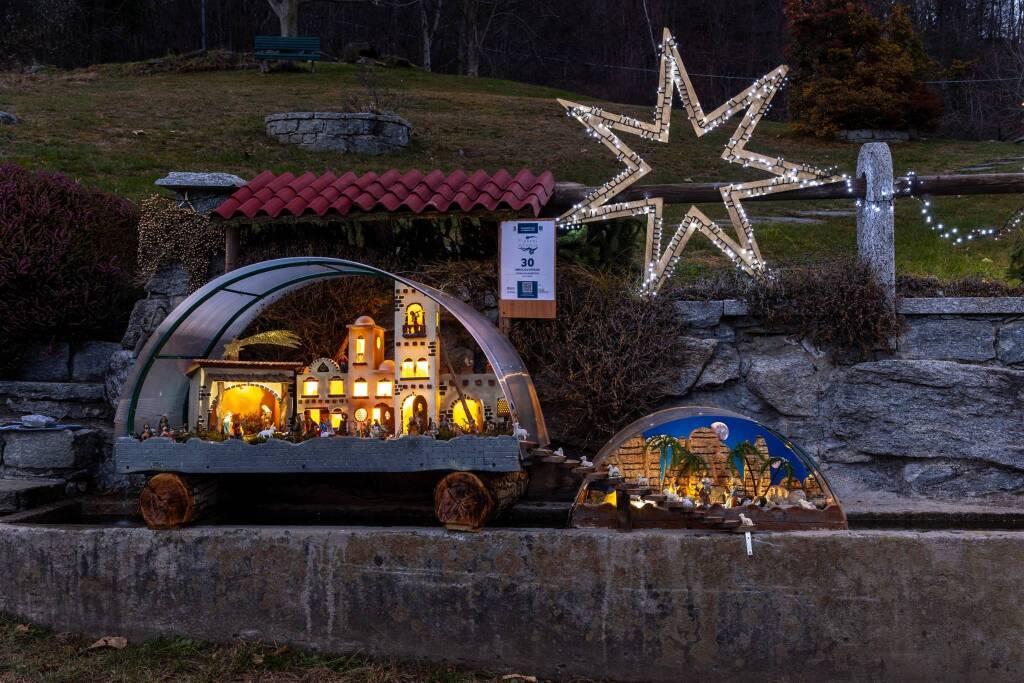 Crodo si illumina per Natale: saranno 71 i "Presepi sull'acqua" 