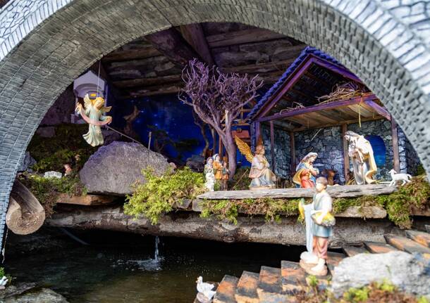 Crodo si illumina per Natale: saranno 71 i "Presepi sull'acqua" 