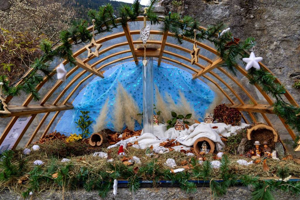 Crodo si illumina per Natale: saranno 71 i "Presepi sull'acqua" 
