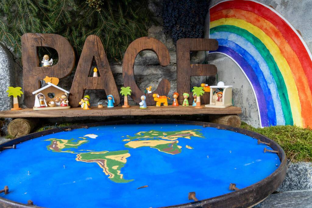 Crodo si illumina per Natale: saranno 71 i "Presepi sull'acqua" 