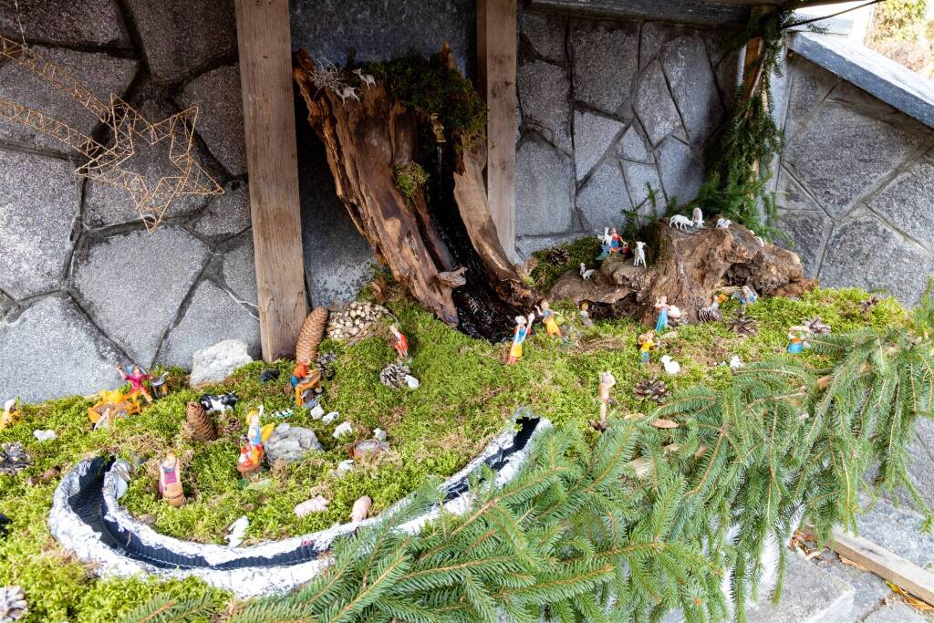 Crodo si illumina per Natale: saranno 71 i "Presepi sull'acqua" 