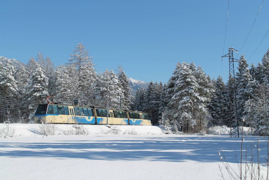 I treni della Vigezzina-Centovalli viaggiano sulla neve agli eventi di Natale di Santa Maria Maggiore e Locarno