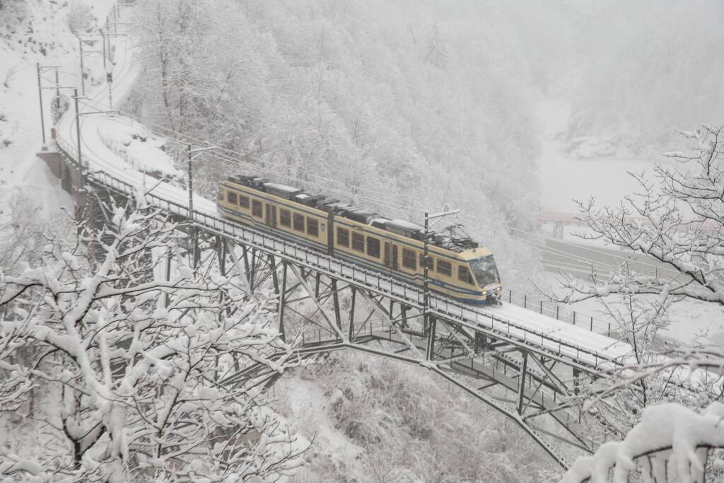 I treni della Vigezzina-Centovalli viaggiano sulla neve agli eventi di Natale di Santa Maria Maggiore e Locarno