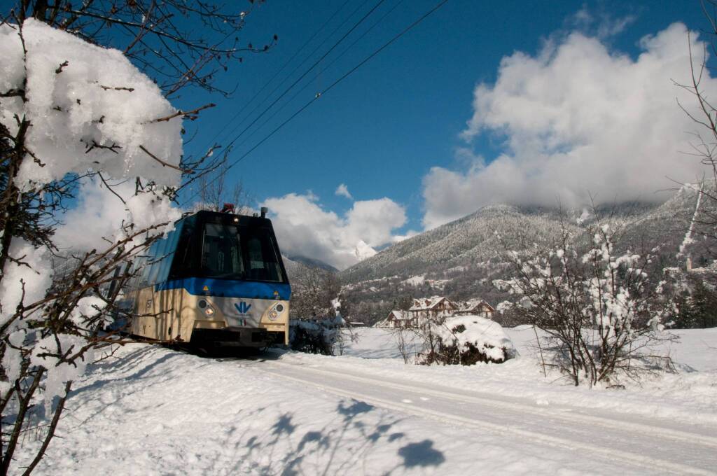 I treni della Vigezzina-Centovalli viaggiano sulla neve agli eventi di Natale di Santa Maria Maggiore e Locarno