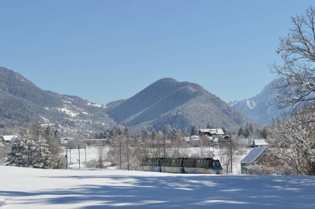 I treni della Vigezzina-Centovalli viaggiano sulla neve agli eventi di Natale di Santa Maria Maggiore e Locarno