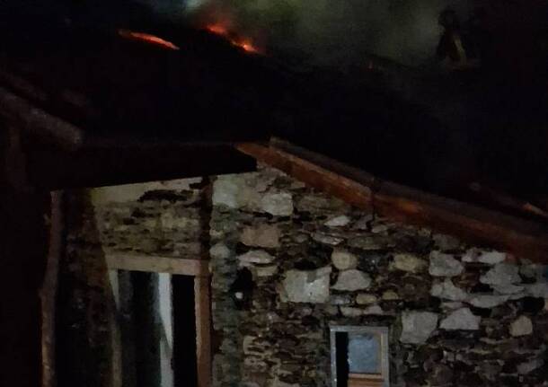 Incendio Stresa 14 novembre 2025 isola dei pescatori 