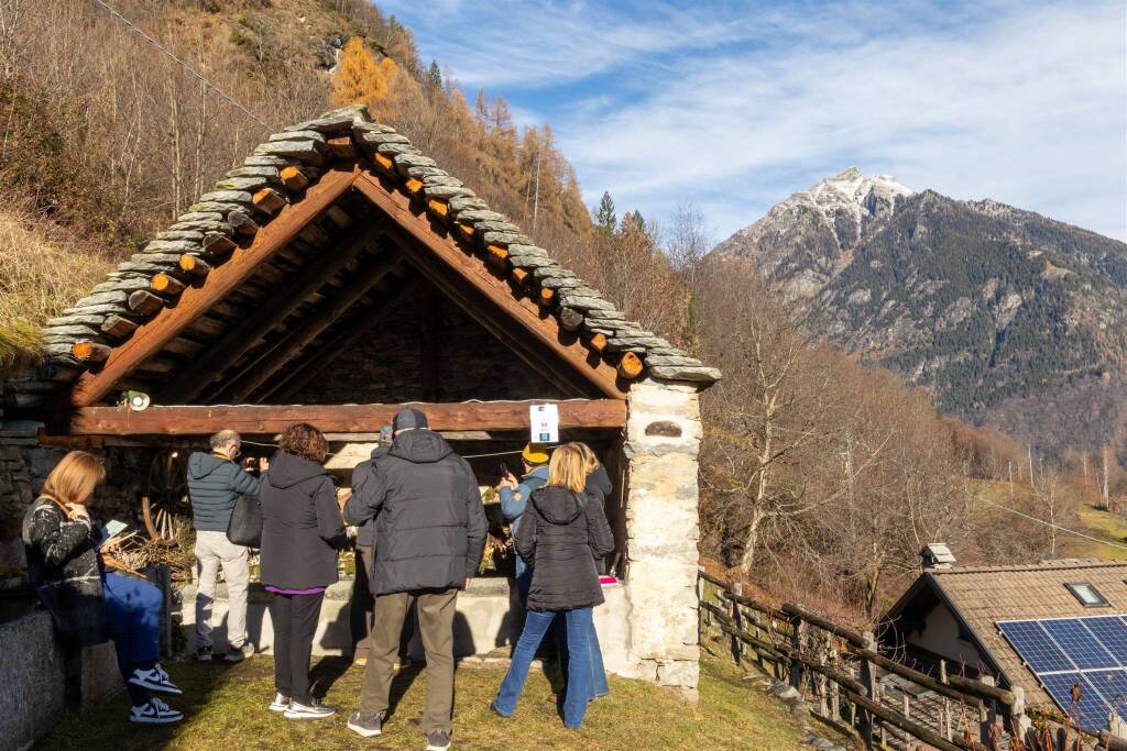 I sapori di Crodo scendono in strada per i Presepi sull'acqua - - Natale con gusto 2025 
