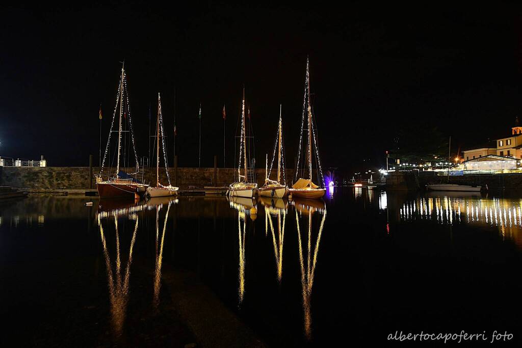 Il porto di Laveno illuminato per Natale