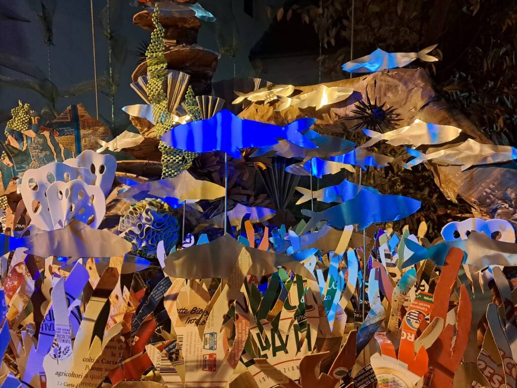 Il presepe di Martina Forni che lotta contro l'inquinamento dei mari