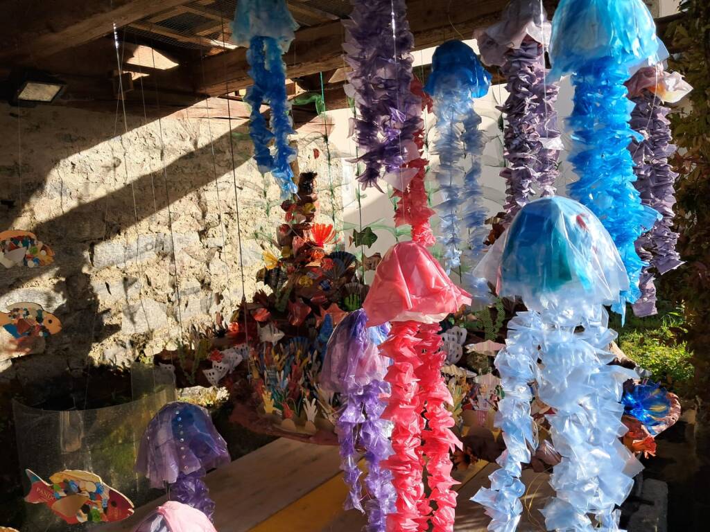 Il presepe di Martina Forni che lotta contro l'inquinamento dei mari