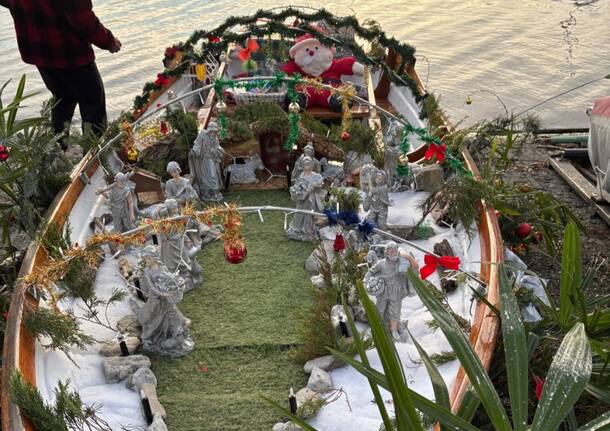 Il presepe in barca ad Arolo