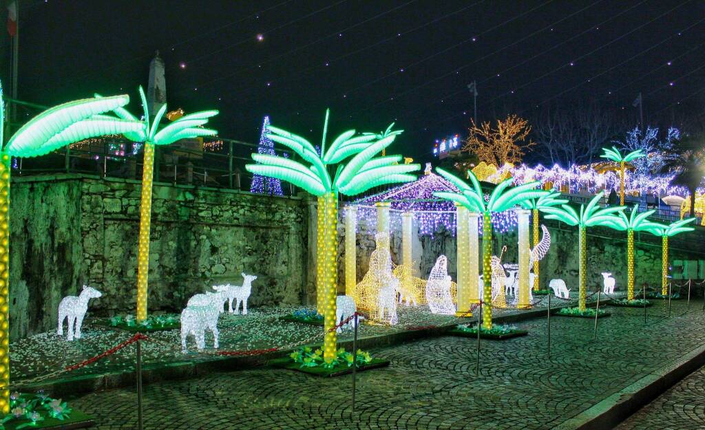 Luci a Natale in provincia di Varese