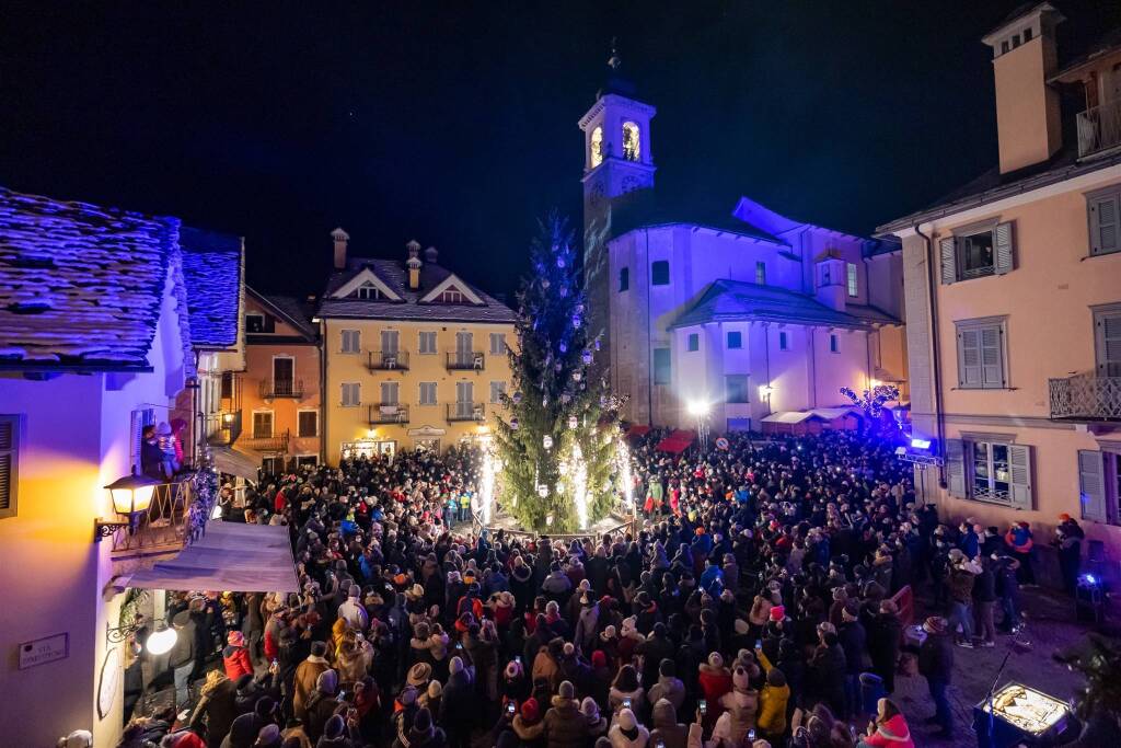 Santa Maria Maggiore accende l'albero di Natale e si prepara ai mercatini