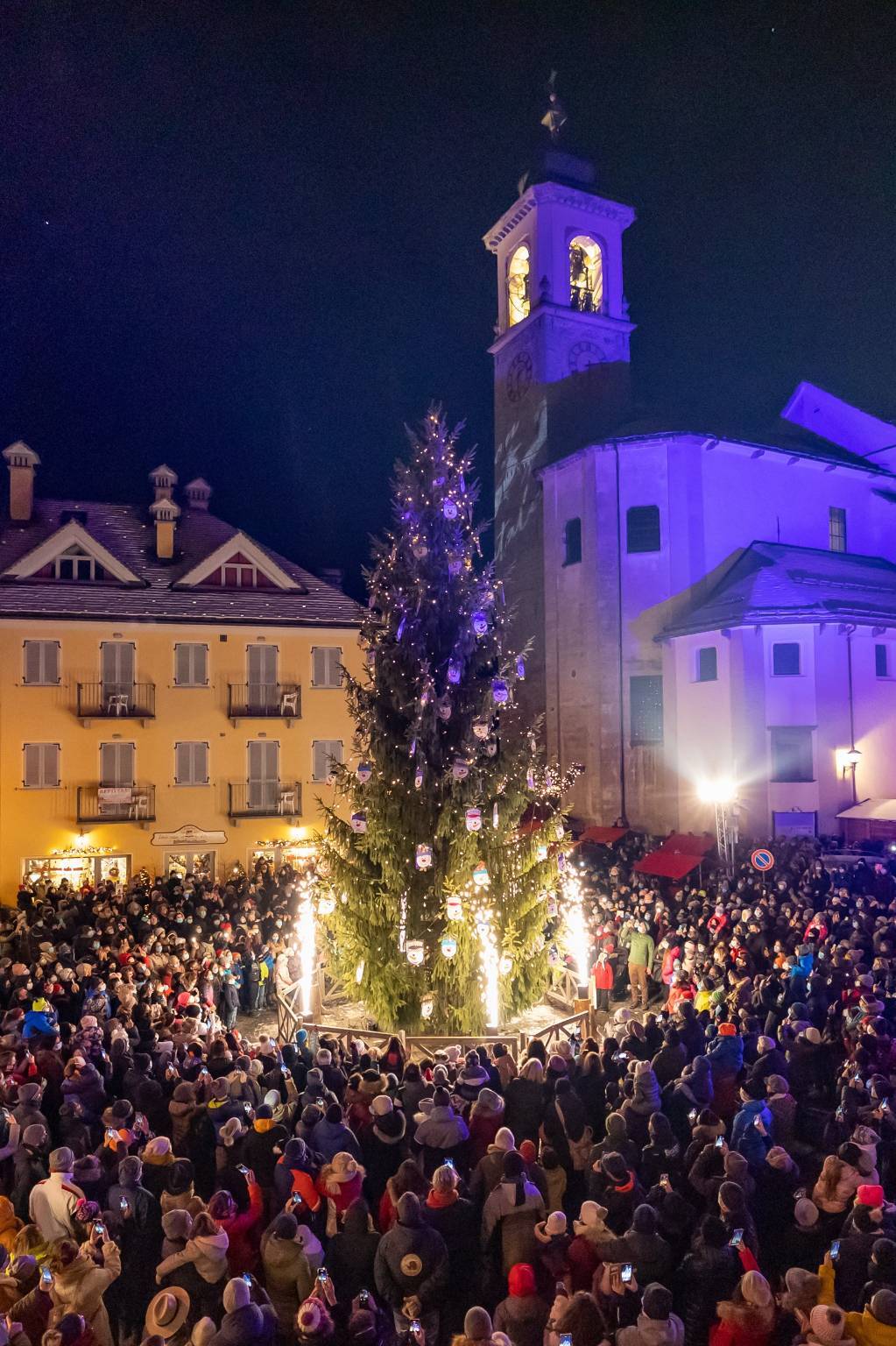 Santa Maria Maggiore accende l'albero di Natale e si prepara ai mercatini