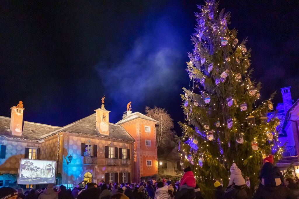 Santa Maria Maggiore accende l'albero di Natale e si prepara ai mercatini