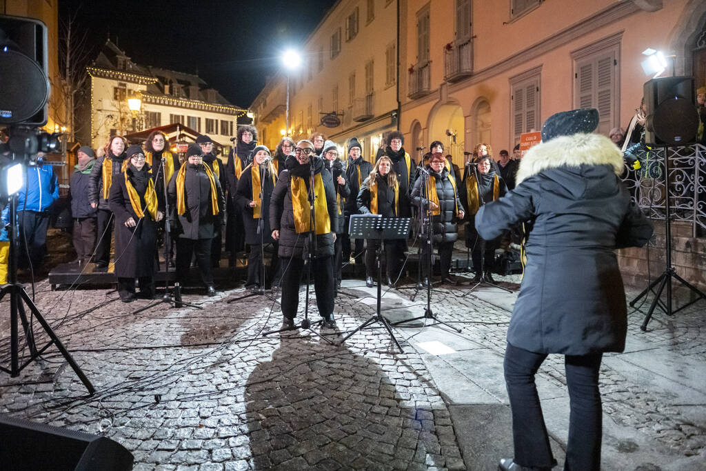 Santa Maria Maggiore accende l'albero di Natale e si prepara ai mercatini
