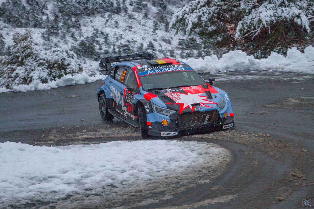 Neve e velocità: il fascino del Rallye Monte Carlo