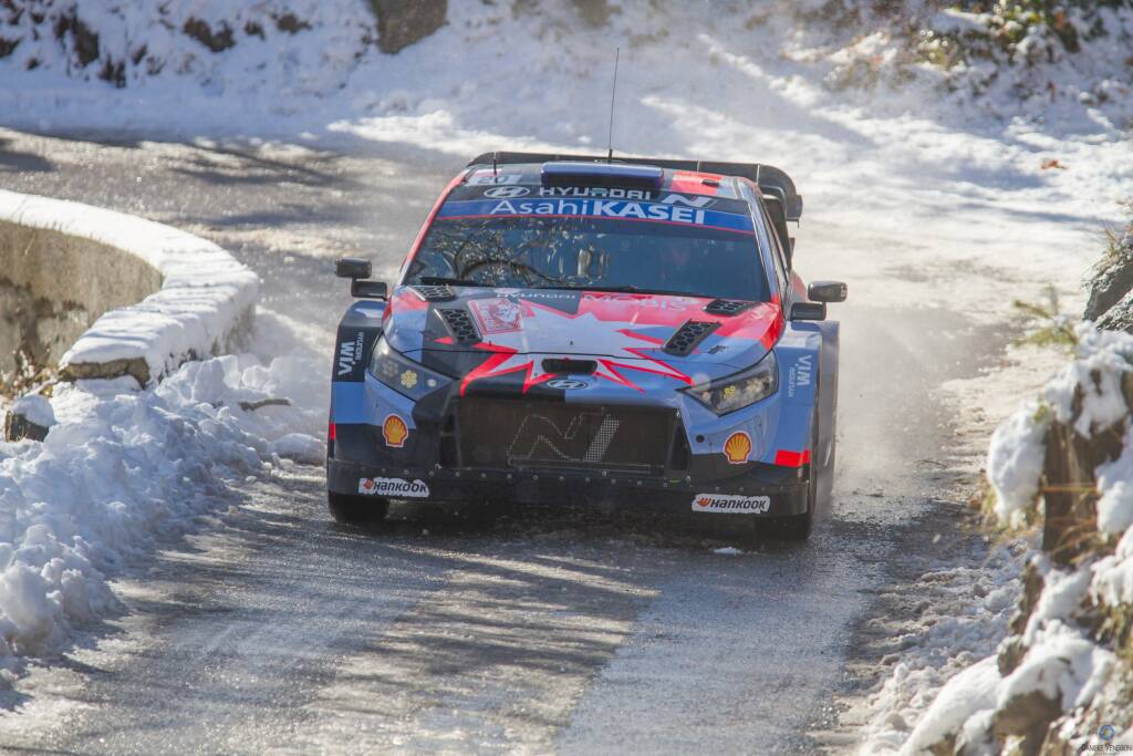 Neve e velocità: il fascino del Rallye Monte Carlo