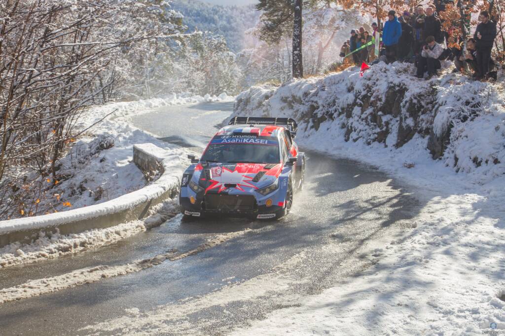 Neve e velocità: il fascino del Rallye Monte Carlo