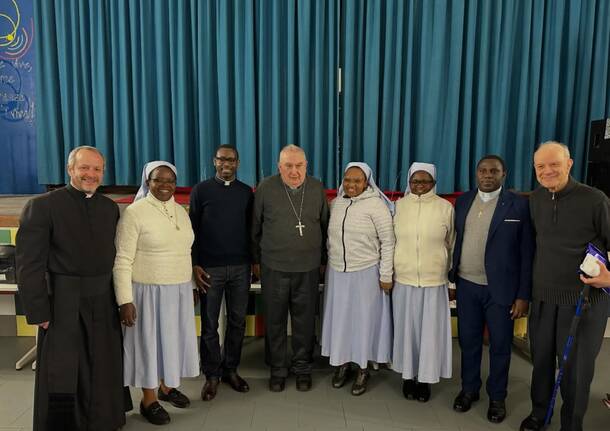 Domenica di festa a Castelletto Ticino, arrivate due nuove suore in attesa di una terza