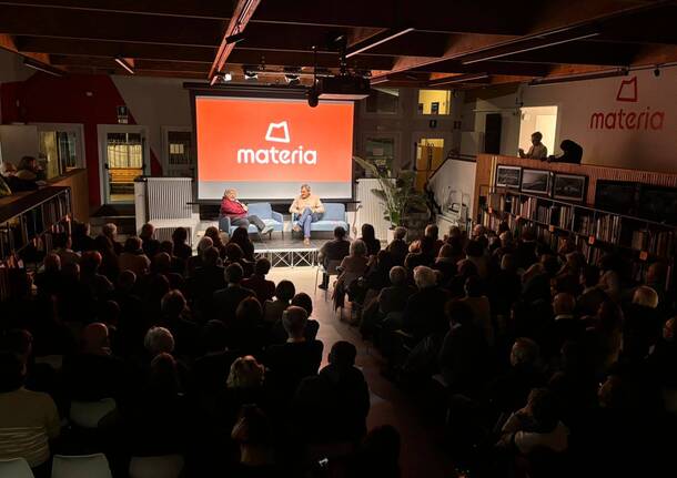 Materia Mario Calabresi Alzarsi all'Alba 