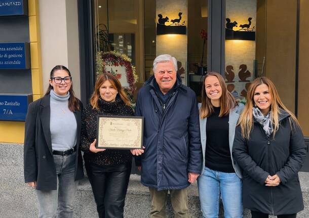 Premiato lo Studio Mutazzi di Pallanza: è sua la “Vetrina natalizia più bella di Verbania”