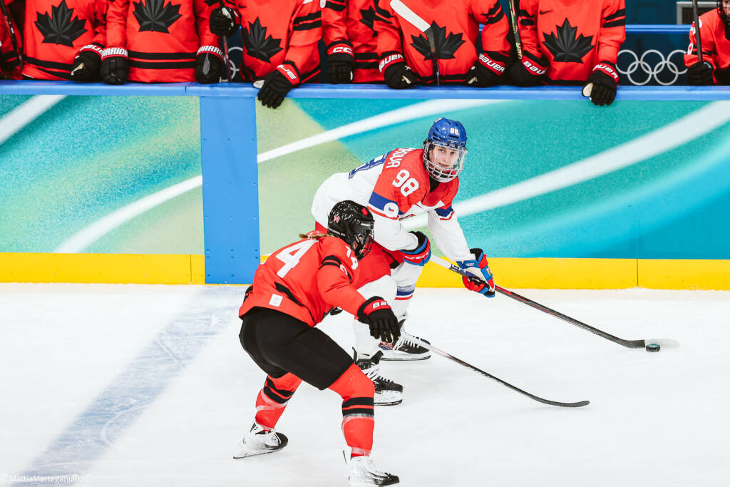 Jutta Leerdam, l\'hockey, lo speed skating: cronaca di un giorno alle Olimpiadi
