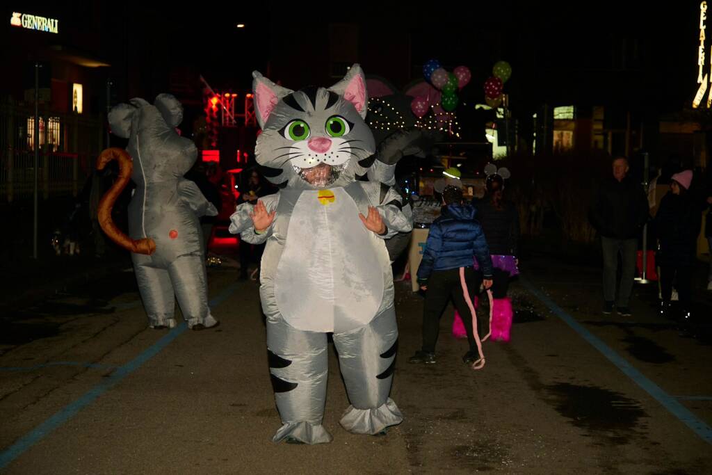 Carnevale 2026 di sera a Laveno Mombello