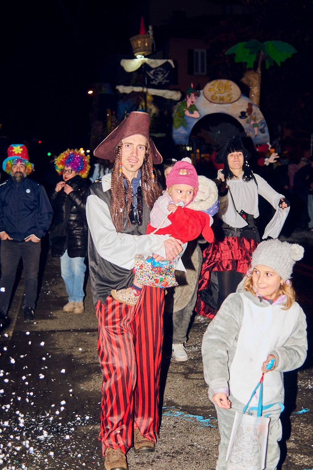 Carnevale 2026 di sera a Laveno Mombello 