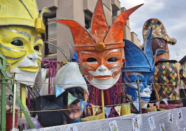 Carnevale di Besozzo 2026: la sfilata per le strade