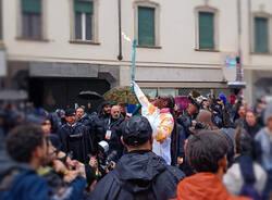 Snoop Dogg a Gallarate porta la fiamma olimpica