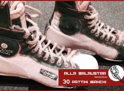 alla balaustra squadra pattini bianchi