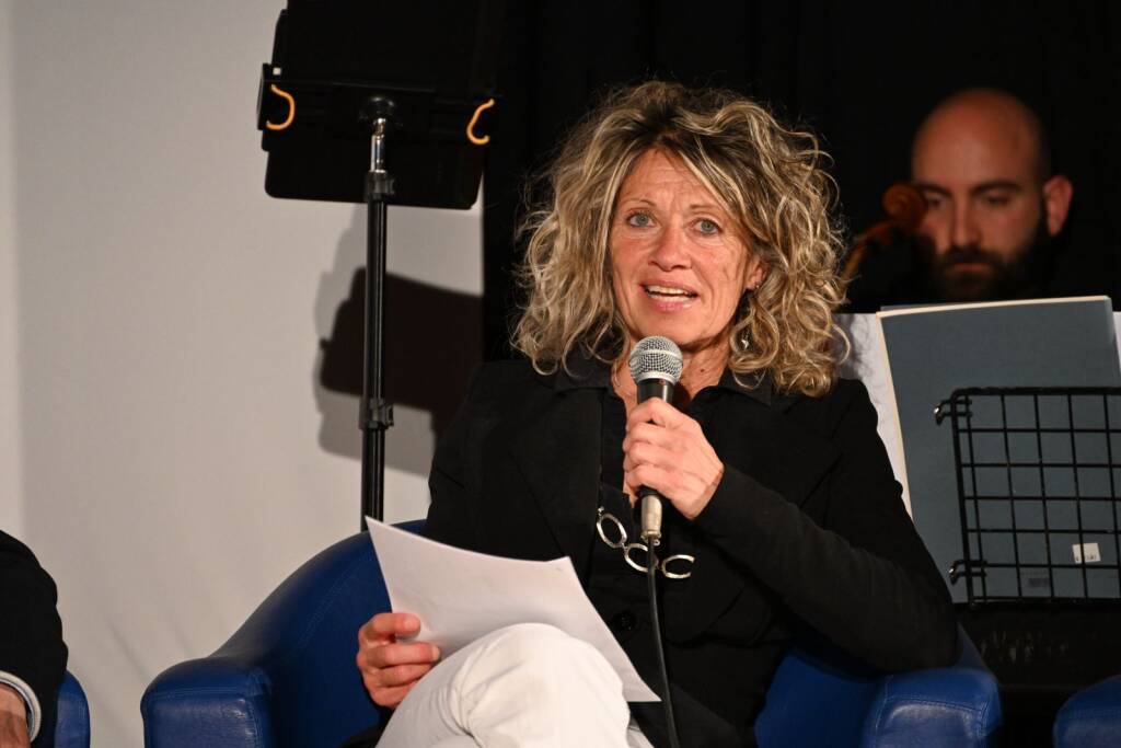 "Alleniamo la gentilezza" al teatro di Besozzo