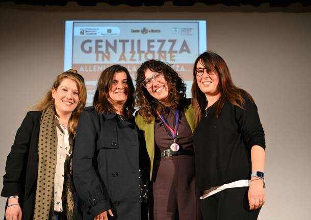 "Alleniamo la gentilezza" al teatro di Besozzo