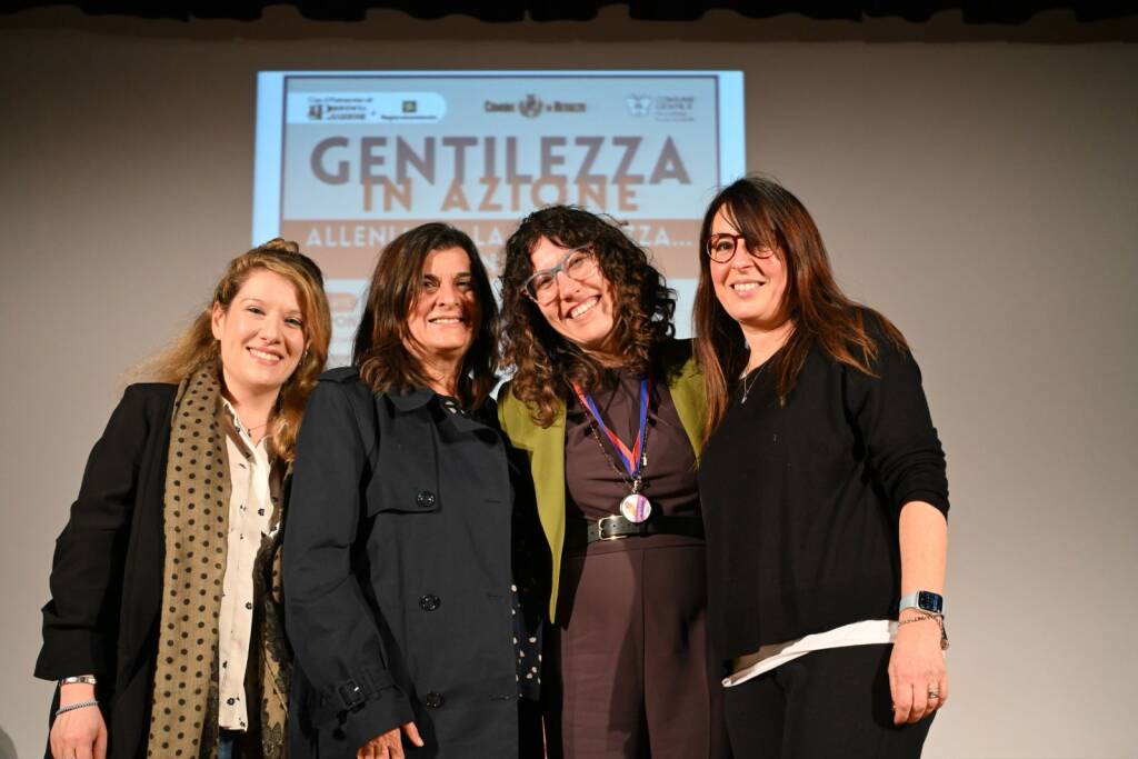 "Alleniamo la gentilezza" al teatro di Besozzo