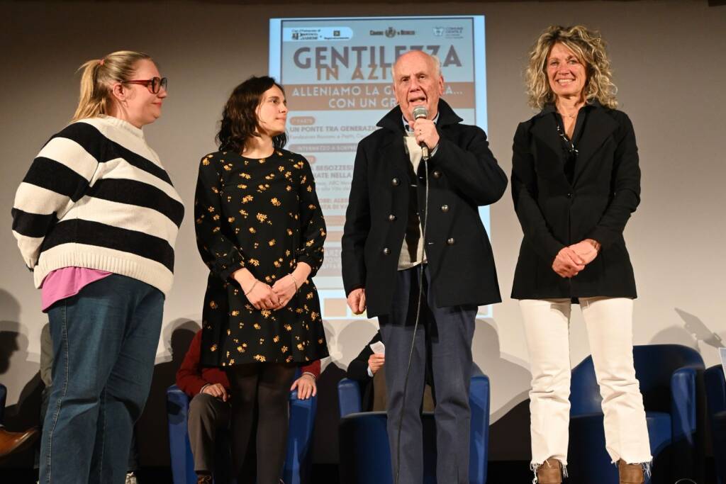"Alleniamo la gentilezza" al teatro di Besozzo