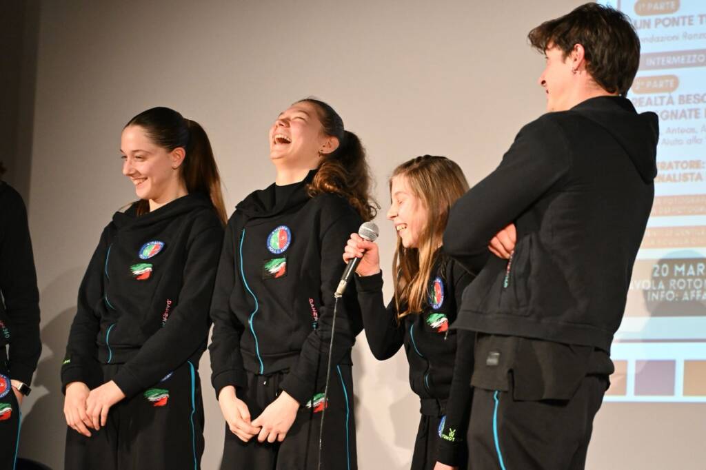 "Alleniamo la gentilezza" al teatro di Besozzo