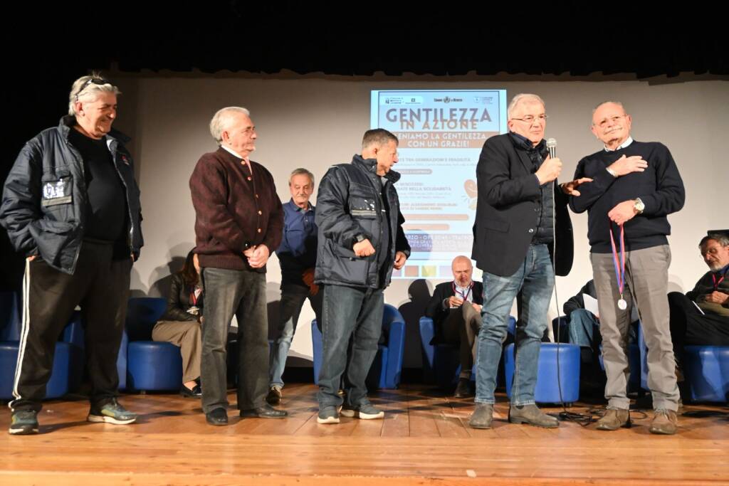 "Alleniamo la gentilezza" al teatro di Besozzo