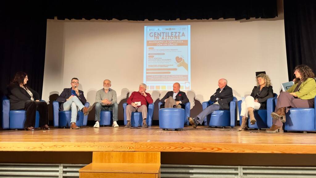 "Alleniamo la gentilezza" al teatro di Besozzo