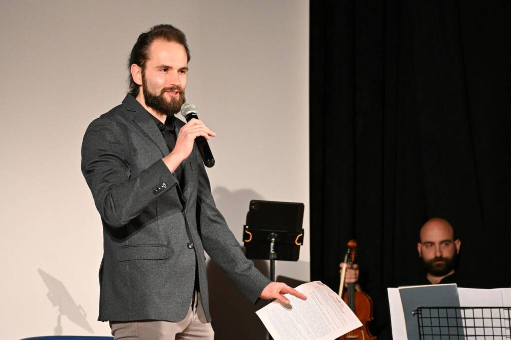 "Alleniamo la gentilezza" al teatro di Besozzo