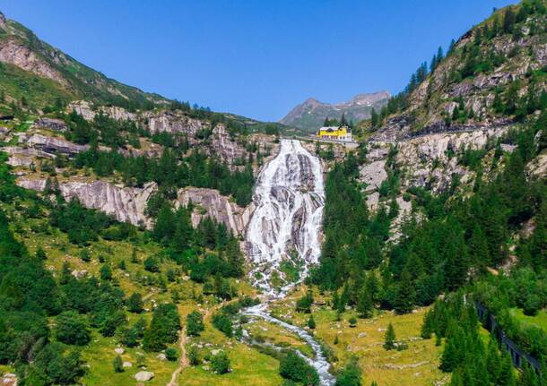 (Cascata del Toce/Valle Formazza Archivio Fotografico Distretto Turistico dei Laghi)
